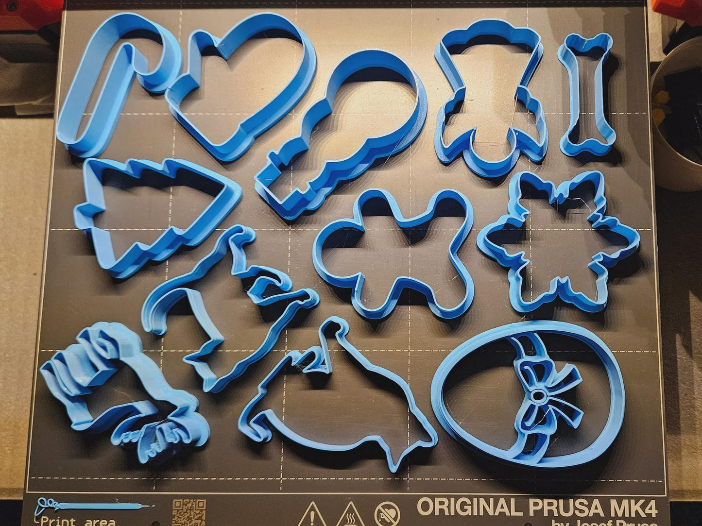 Festive 7-Piece Christmas Cookie Cutter Set | Candy Cane, Tree, Reindeer & More!