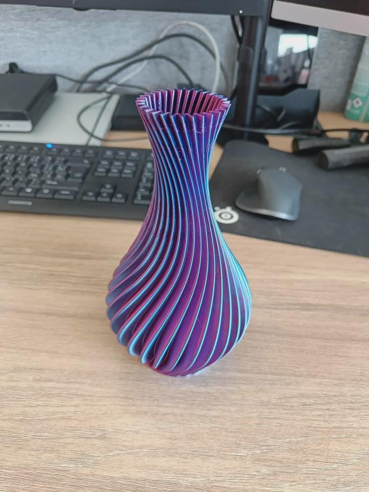 3D Printed Spiral Vase – Tri-Colour Silk PLA | Unique Home Decor, Modern Vase, Statement Piece