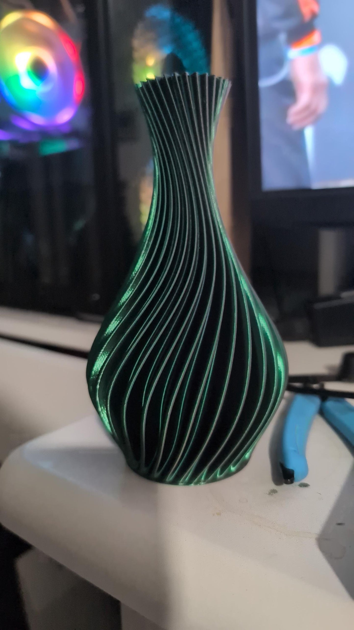 3D Printed Spiral Vase – Tri-Colour Silk PLA | Unique Home Decor, Modern Vase, Statement Piece